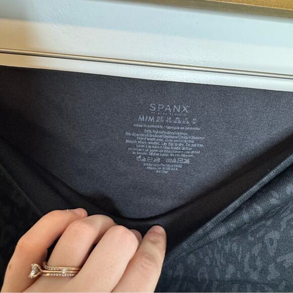SPANX Look At Me Now Seamless Black Leggings Cheetah Animal Print Size Medium - Picture 3 of 5